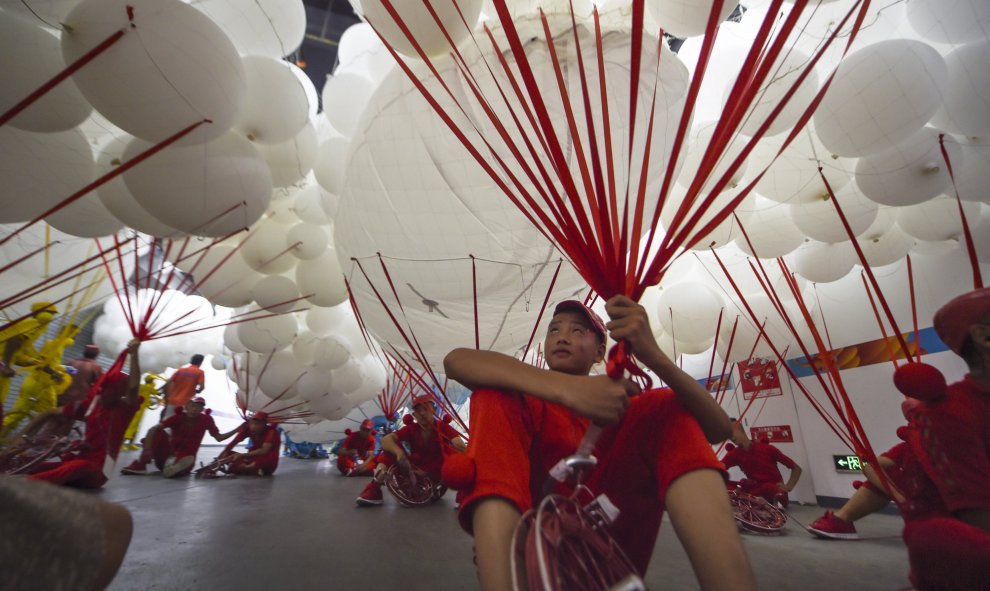 Un ensayo para la ceremonia de apertura del 15º Campeonato Mundial de IAAF, en el Estadio Nacional de Pekín, también conocido como el Nido de Pájaro, en Beijing, China, 17 de agosto de 2015.REUTERS / china Daily