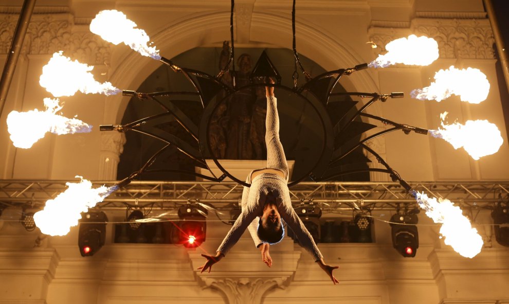 Miembro de la Singapur Starlight Alquimia, ceremonia en la que se realiza una presentación a la prensa del Festival en Singapur. REUTERS