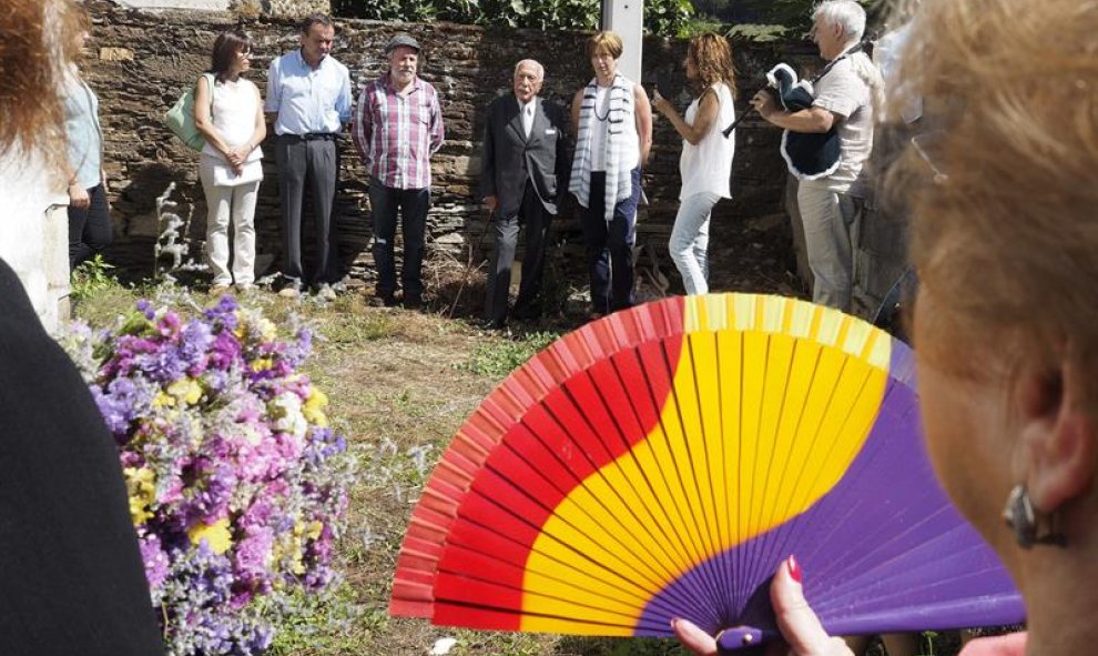 Darío Rivas, promotor de la causa argentina contra el franquismo, durante el homenaje que el municipio de Portomarín le rindió hoy. EFE/Eliseo Trigo