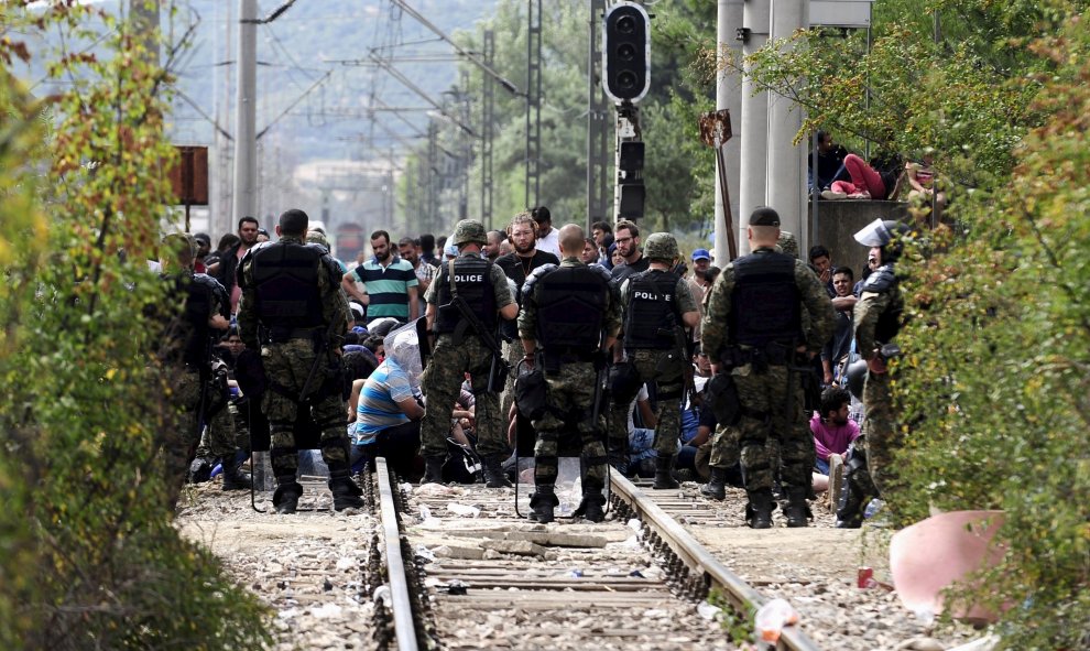 El Gobierno decretó este jueves el estado de emergencia en las regiones fronterizas del sur y el norte ante la masiva entrada de inmigrantes./ REUTERS