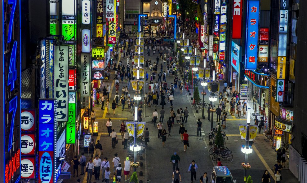 Una vista de la vida nocturna del distrito de Kabukicho en Tokio, 27 de agosto de 2015. REUTERS/Thomas Peter