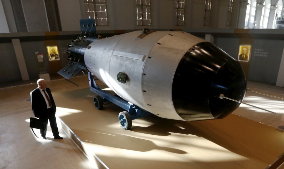 Shell, la réplica de la mayor bomba nuclear soviética AN- 602 se encuentra en exhibición en Moscú, Rusia, 31 de agosto de 2015. REUTERS / Maxim Zmeyev