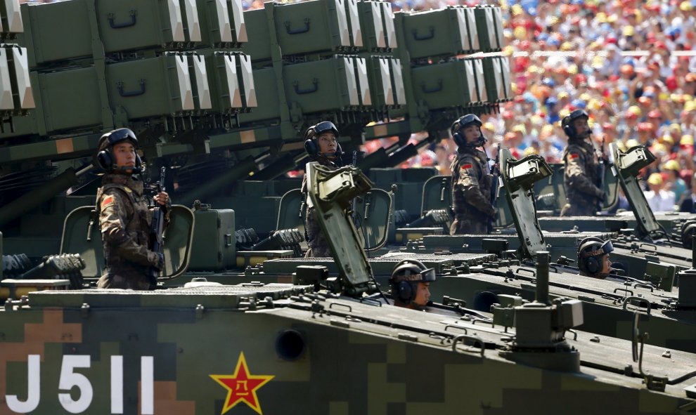 Misiles anti-carro participan en el desfile  conmemorativo del final de la II Guerra Mundial. REUTERS/ Damir Sagolj