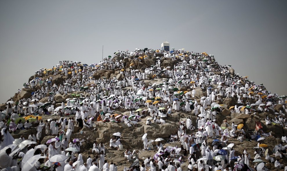 Miles de personas reunidas en el Monte Arafat. - REUTERS