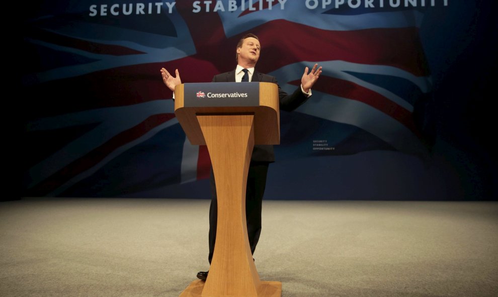 El primer ministro británico, David Cameron, pronuncia un discurso en el congreso del Partido Conservador en Manchester (Reino Unido) hoy, 7 de octubre de 2015. REUTERS/Suzanne Plunkett