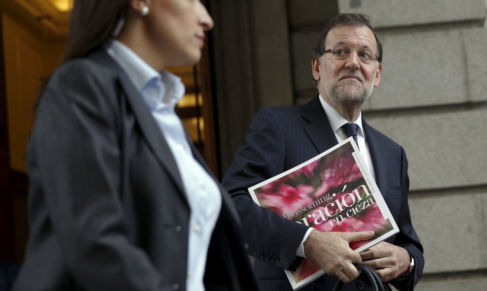 Rajoy saliendo de la última sesión de control del Gobierno.- REUTERS.