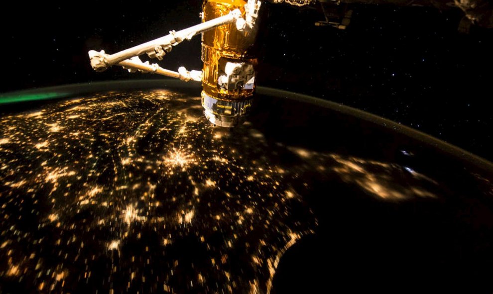 Una image de EEUU al comienzo de la mañana tomada por el astronauta Scott Kelly desde la la Estación Espacial Internacional el 17 de septiembre de 2015. REUTERS / NASA