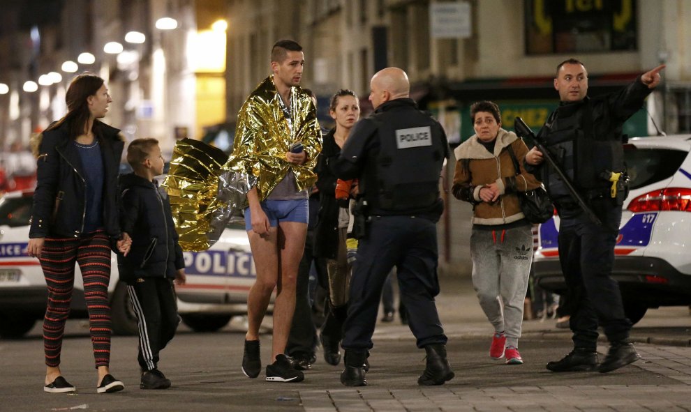 El Ayuntamiento de Saint Denis pide a todos los vecinos de la ciudad que se abstengan de salir de casa.- REUTERS.