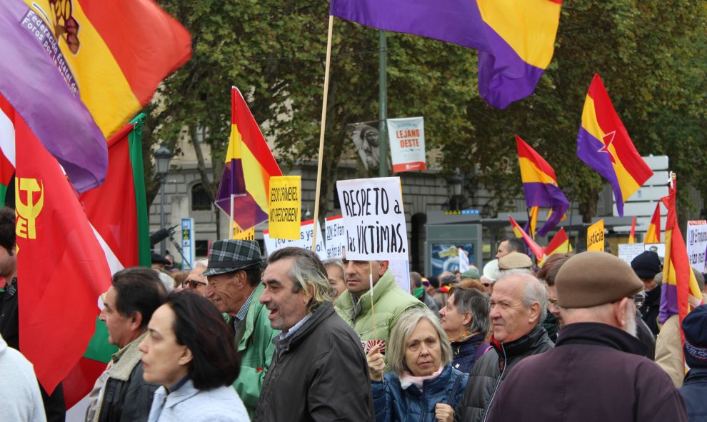 Los manifestantes piden respecto a las víctimas. / D. Narváez.