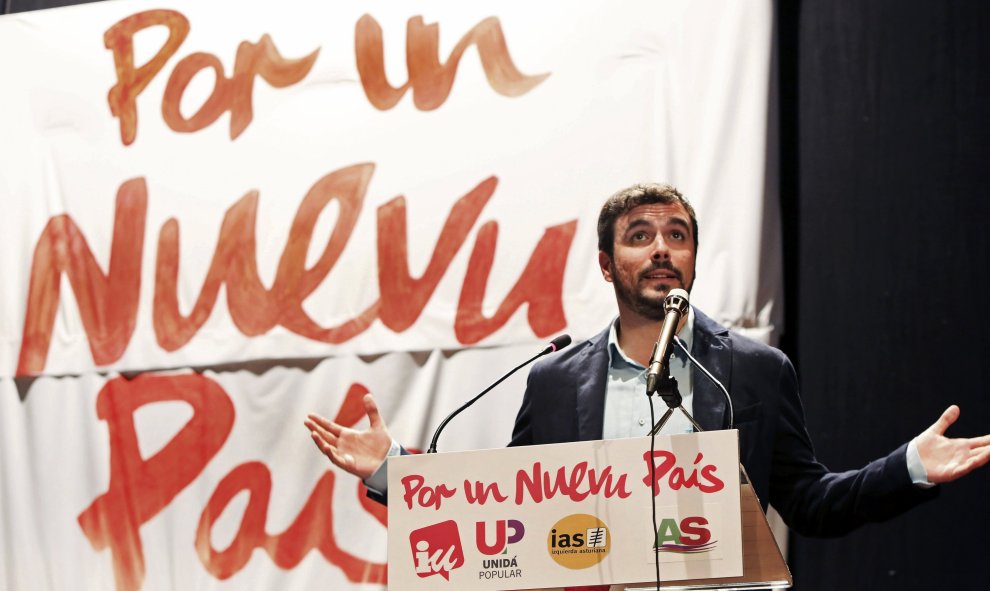 El candidato de IU a la Presidencia del Gobierno, Alberto Garzón, durante un mitin de campaña de su formación que ha tenido lugar en Avilés. EFE/Alberto Morante