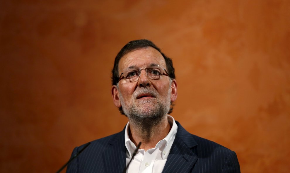 Rajoy atiende a una conferencia en la ciudad de La Palma.- REUTERS