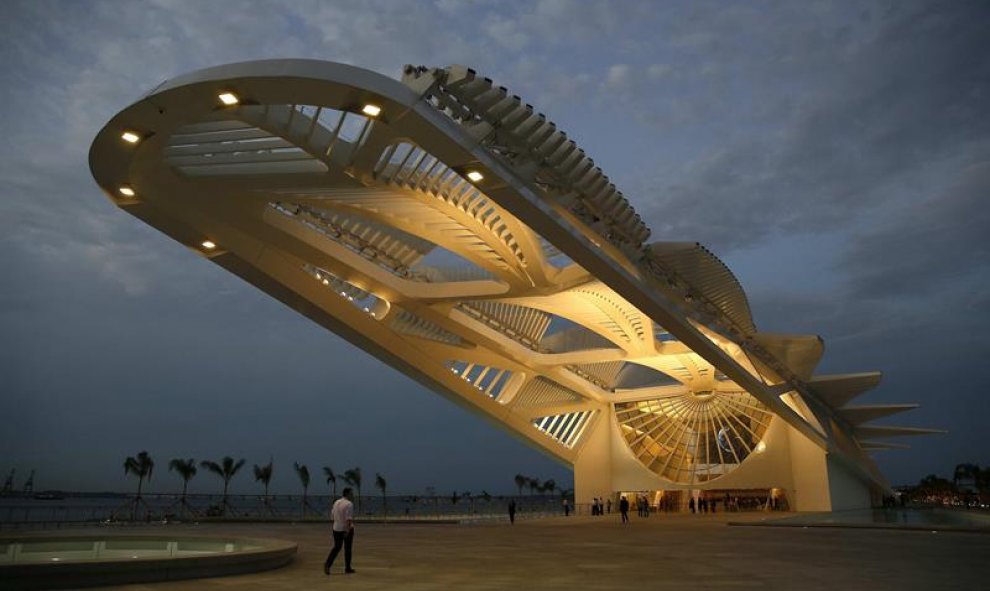 Vista del Museo del Mañana diseñado por el arquitecto español Fernando Calatrava, en la zona portuaria de la ciudad de Río de Janeiro. El Museo del Mañana, una obra futurista de 15.000 metros cuadrados de construcción, fue ideado teniendo en cuenta su ent