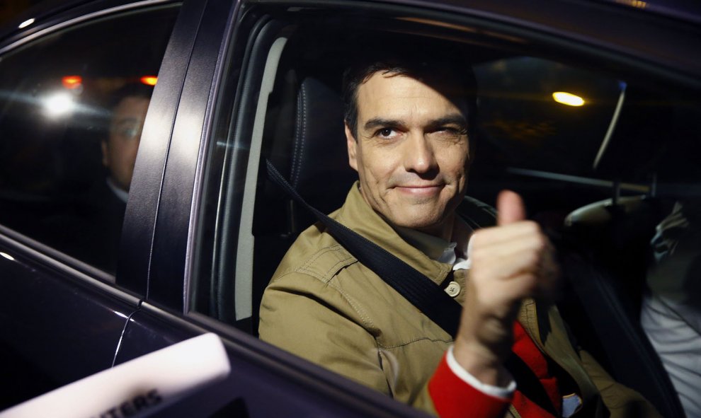 El candidato del PSOE, Pedro Sánchez, llega a la sede de Ferraz esta tarde para asistir al recuento. EFE/J.P. Gandul