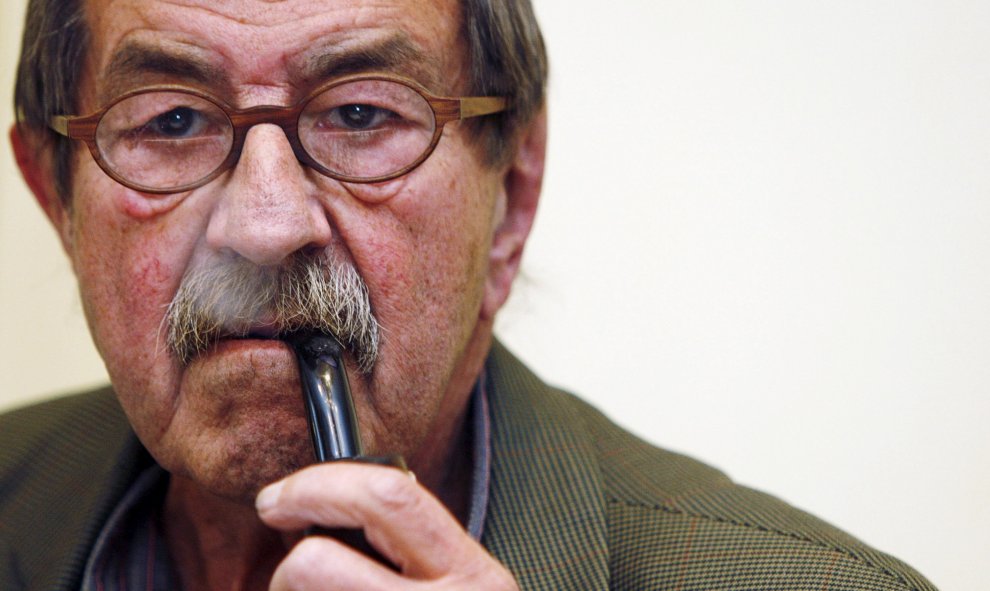 Gunter Grass, un escritor y artista alemán, galardonado con el Premio Nobel de Literatura y el Premio Príncipe de Asturias de las Letras en 1999.  Falleció el 13 de abril de 2015 a los 87 años. REUTERS/Susana Vera