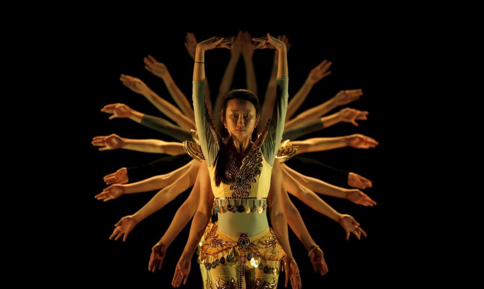 Ensayo del Ballet Folclórico de la Provincia de Shanxi en el Museo de Oriente de Lisboa. / RAFAEL MARCHANTE (REUTERS)