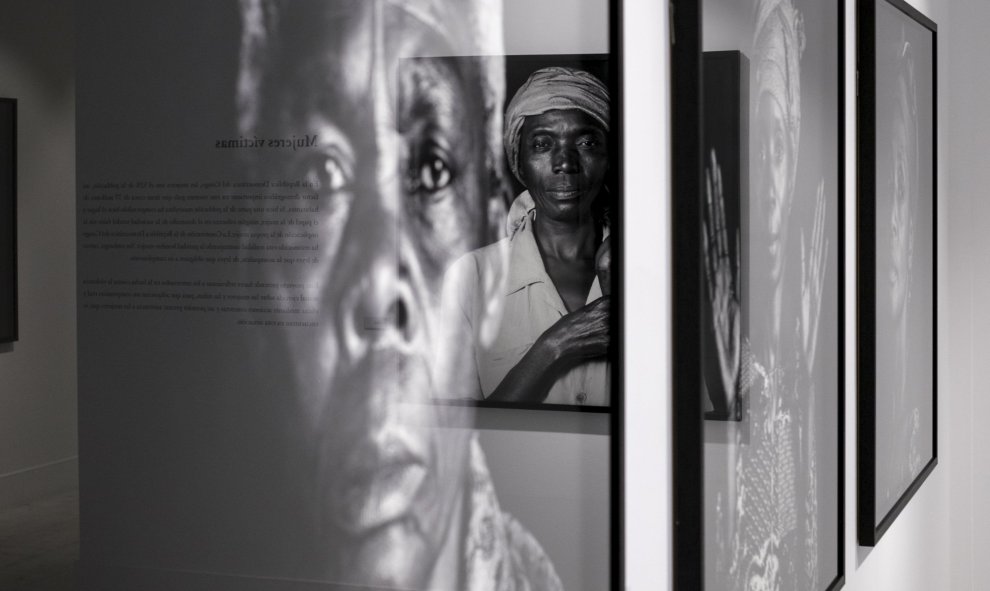 Varias de las obras de la exposición "Mujeres del Congo", una doble muestra de las fotógrafas Isabel Muñoz y Concha Casajús que muestra retratos tomados sobre el terreno de congoleñas víctimas de la violencia sexual en su país, presentada hoy en la Casa Á