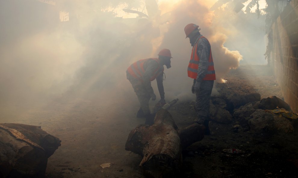 Miembros de la Fuerza Aérea de República Dominicana (FARD) participa en los operativos que el Gobierno dominicano está llevando a cabo por todo el país para prevenir el zika y eliminar focos de proliferación del mosquito Aedes aegypti, transmisor de este