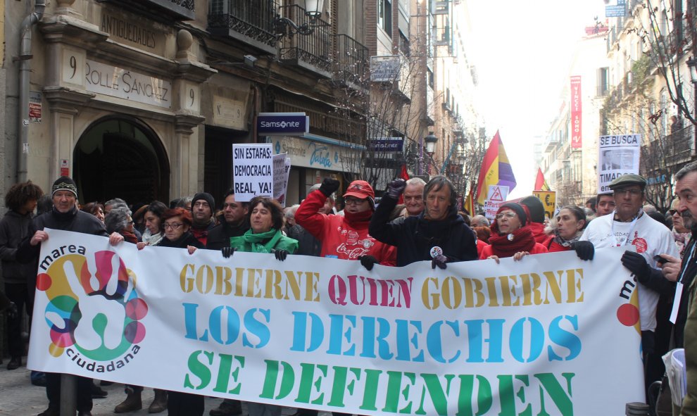 Las Mareas Ciudadanas han reunido a cientos de personas que han marchado en Madrid en defensa de los derechos ciudadanos. LORENA CALLE ESCRIBANO