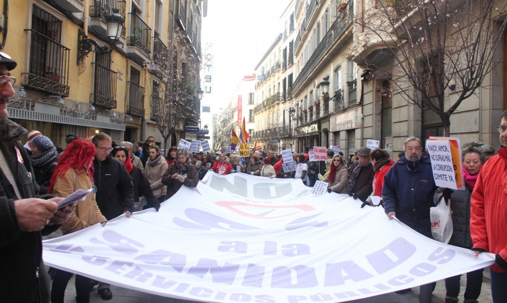 Las Mareas Ciudadanas han reunido a cientos de personas que han marchado en Madrid en defensa de los derechos ciudadanos. LORENA CALLE ESCRIBANO