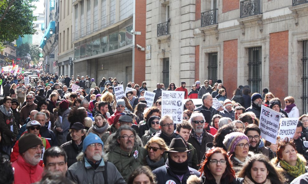 Las Mareas Ciudadanas han reunido a cientos de personas que han marchado en Madrid en defensa de los derechos ciudadanos. LORENA CALLE ESCRIBANO