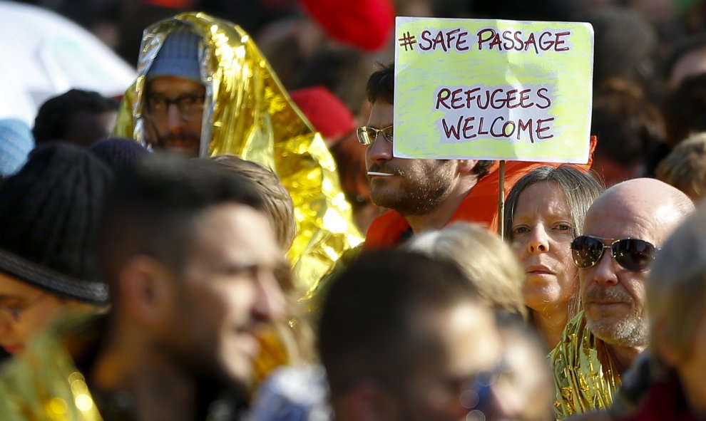 Participantes en la manifestación en favor de los derechos de los refugiados celebrada en Bruselas. REUTERS/Yves Herman