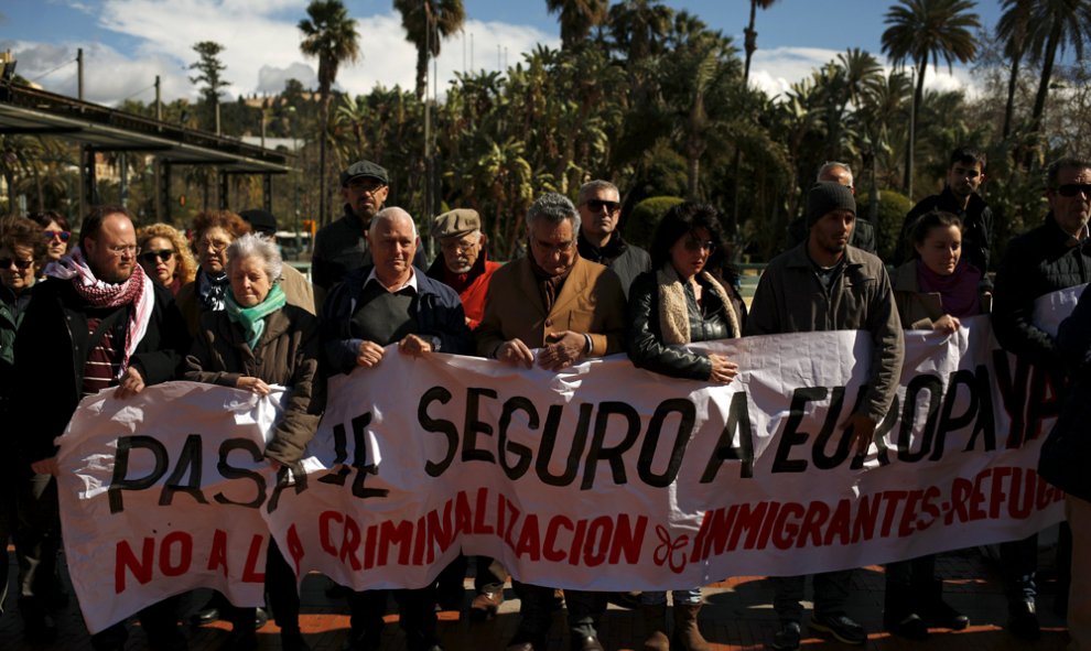 Cabecera de la manifestación en favor de los derechos de los refugiados celebrada en Málaga.  REUTERS/Jon Nazca