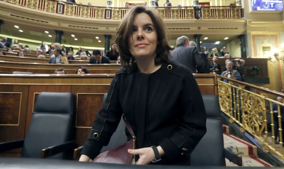 La vicepresidenta del Gobierno en funciones, Soraya Sáenz de Santamaría, al inicio esta tarde de la primera jornada de la sesión de investidura.-EFE