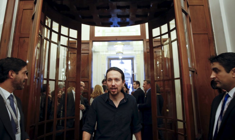 El líder de Podemos, Pablo Iglesias, a su llegada al hemiciclo del Congreso, antes de la sesión de investidura.- REUTERS