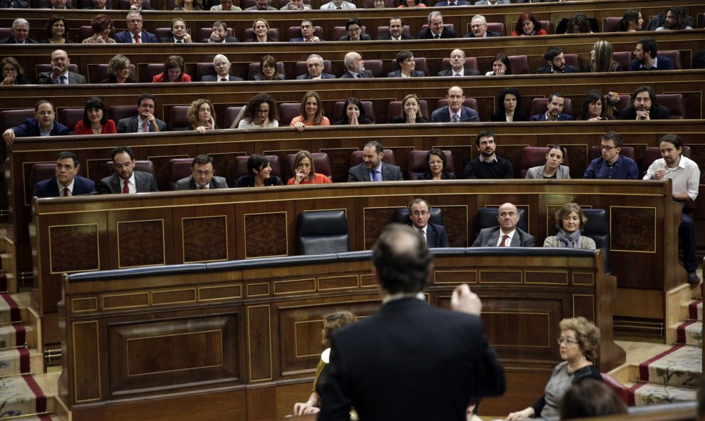 Los diputados atienden durante una de las intervenciones de Mariano Rajoy. REUTERS/Andrea Comas