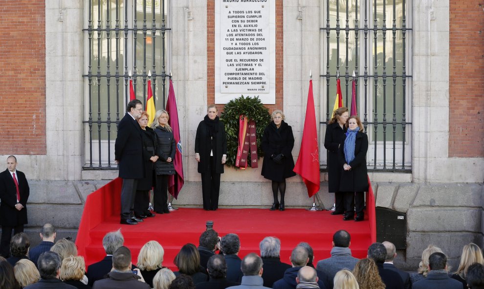 Homenaje que se le ha rendido esta mañana en la Puerta del Sol a los 193 fallecidos por la explosión de once bombas colocadas por una célula yihadista en cuatro trenes de Madrid el 11 de marzo de 2004.- EFE