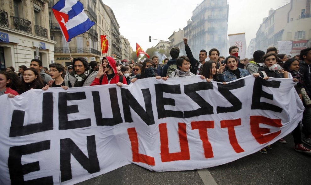 Estudiantes franceses se manifiestan en contra de la reforma laboral francés en Marsella, Francia. REUTERS