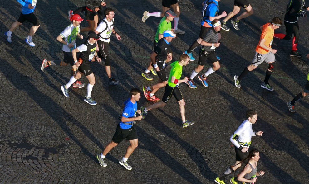 Algunos de los participantes en la maratón de París. REUTERS/Benoit Tessier