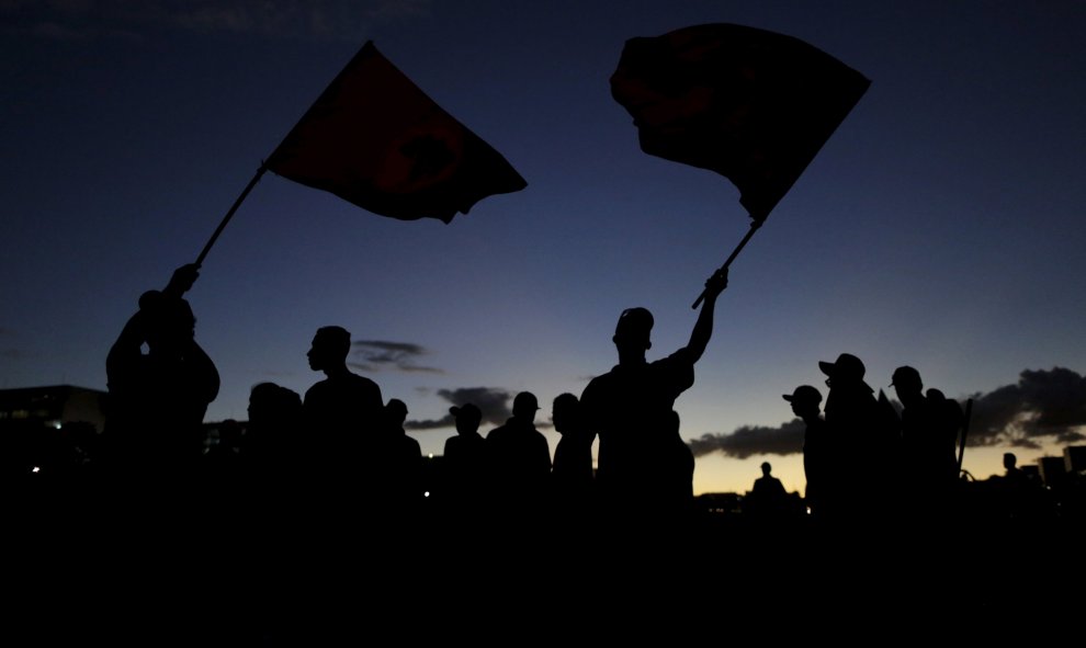 Protesta en Brasil contra el proceso de destitución contra Dilma Rousseff, en Brasilia. REUTERS/Ueslei Marcelino