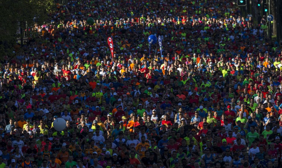 Vista general de los participantes en la 39 edición de la maratón de Madrid,a su paso por el Paseo de la Castellana. EFE/Emilio Naranjo