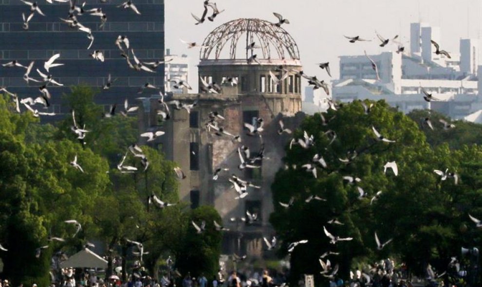 La Cúpula de la bomba atómica durante la ceremonia de conmemoración del 70 aniversario del ataque atómico sobre Hiroshima en Hiroshima, Japón. Barack Obama será el primer presidente de Estados Unidos en ejercicio que visitará la ciudad japonesa de Hiroshi