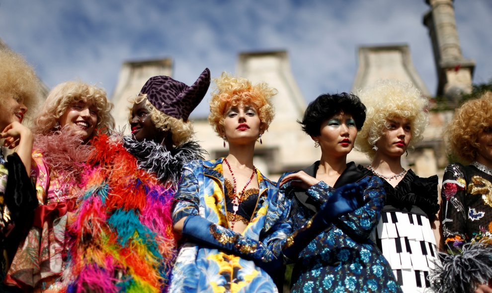 Unas modelos posan durante la 'Fashion Week de Australia', que tiene lugar en Sidney. REUTERS/Jason Reed