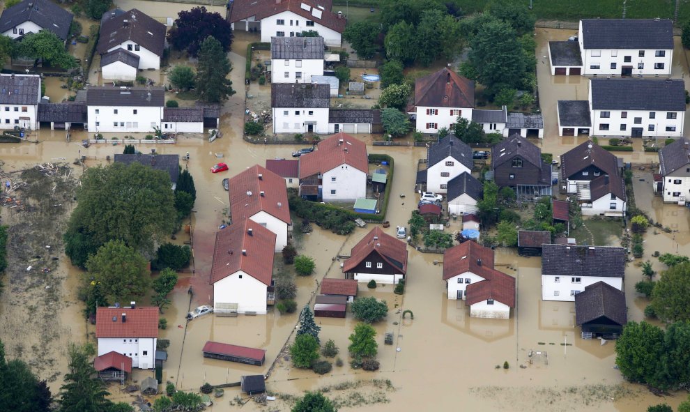 El pueblo bávaro de Simbach am Inn al este de Munich, Alemania, ha quedado inundado por el fuerte temporal. REUTERS/Michaela Rehle