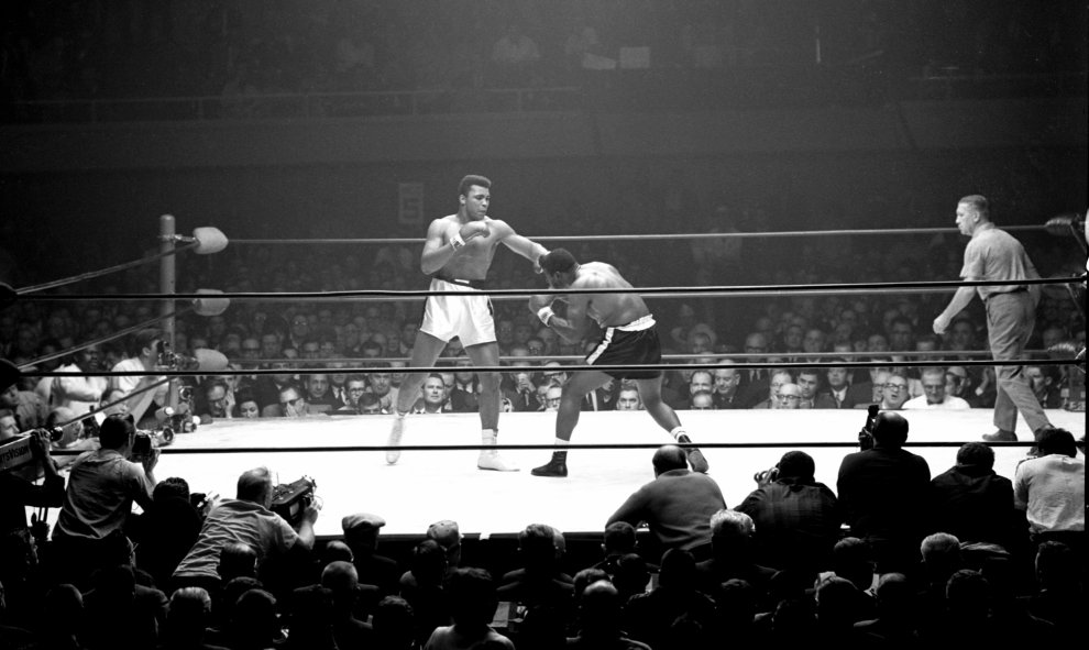 Foto del combate de Mohamed Ali/Cassius Clay contra Floyd Patterson en Las Vegas Convention Center , el 22 de noviembre de 1965. EFE/EPA/LAS VEGAS NEWS BUREAU