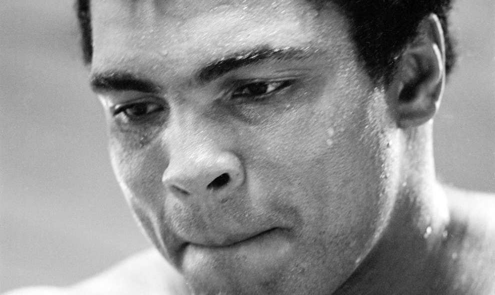 Retrato de Cassius Clay/Mohamed Ali durante un entrenamiento en su residencia en las montañas de Pennsylvania, el 27 de agosto de 1974, preparando su combate contra George Foreman en Zaire. REUTERS