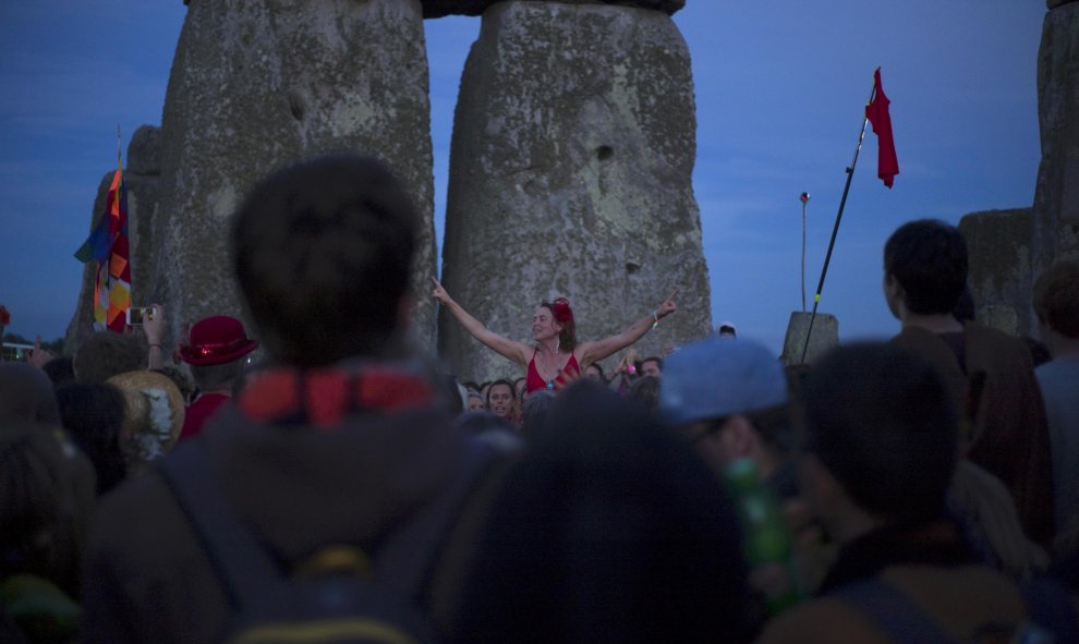 La festividad se alargó durante toda la noche en el sur de Inglaterra con cientos de asistentes