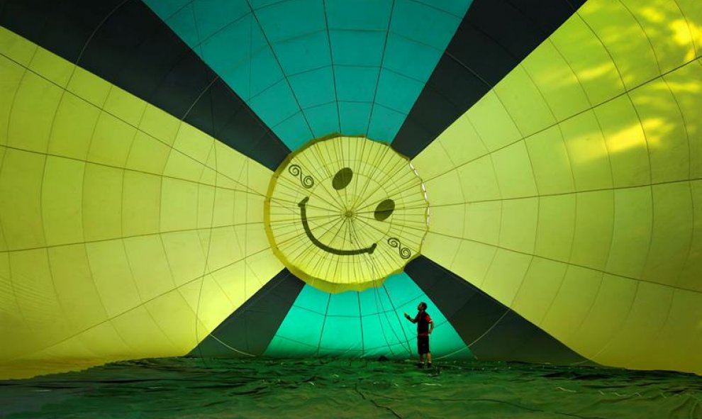 Varios globos aerostáticos durante el vuelo inaugural del 20º European Balloon Festival, que se celebra en la ciudad catalana de Igualada del 6 al 10 de Julio, consolidándose como el festival de globos aerostáticos mas importante de España. EFE/Susanna Sá