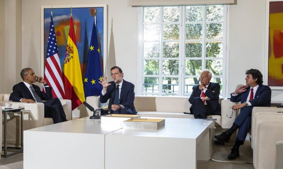 Mariano Rajoy y Barack Obama acompañados del ministro de Asuntos Exteriores en funciones, José Manuel García-Margallo, y el jefe del Gabinete, Jorge Moragas, durante su comparecencia conjunta ante los medios de comunicación tras la reunión que han manteni