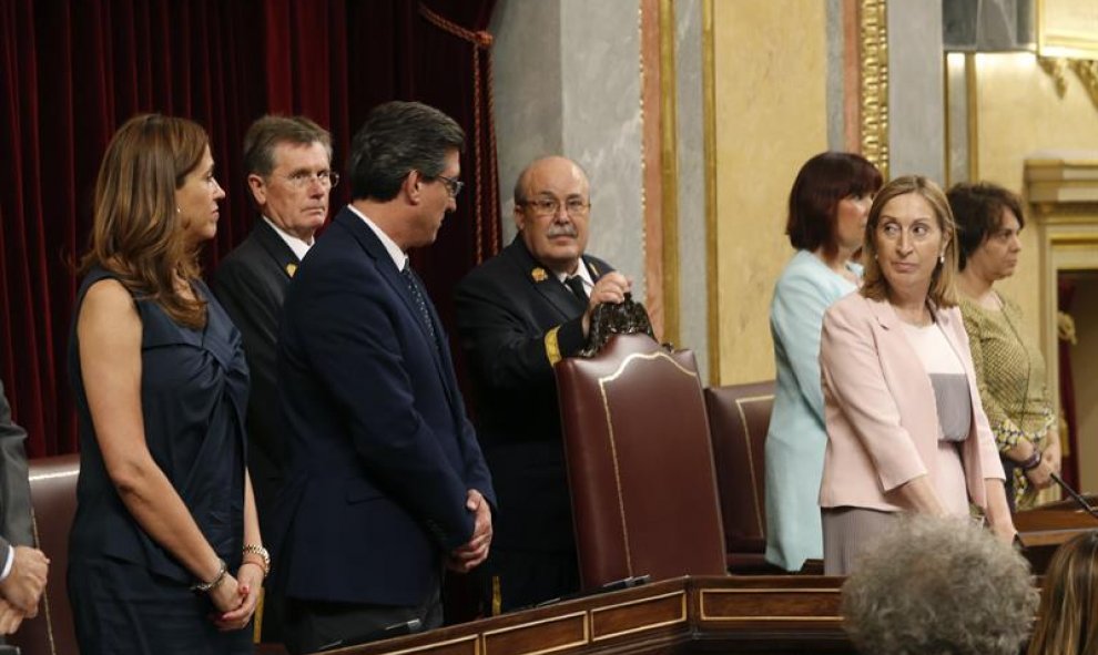 La mesa del Congreso de los Diputados al completo, presidida por la ministra de Fomento en Funciones, Ana Pastor (PP)/EFE