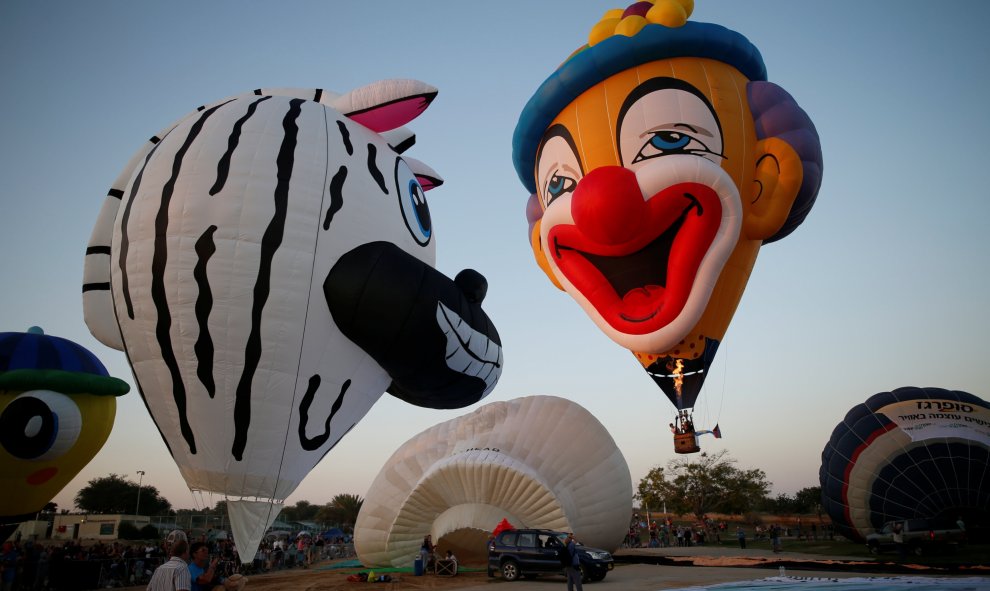 Globos aerostáticos que sobrevolarán Israel durante dos días. Son parte una festividad internacional que congrega decenas de globos/REUTERS