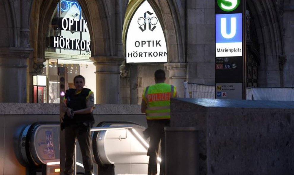 La policía asegura la zona de Marienplatz después del tiroteo. EFE/EPA/SVEN HOPPE