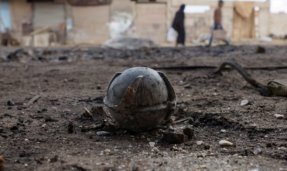 Una bomba de racimo sin explotar después de los ataques aéreos de Siria por los rebeldes Ghariyah al- Gharbiyah Held/REUTERS