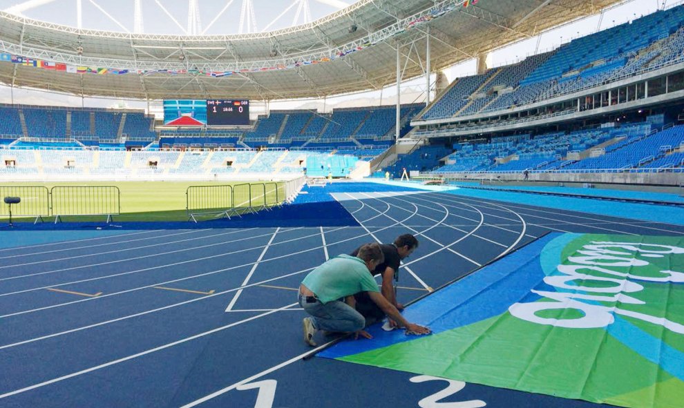 El estadio olímpico de Río recibe los últimos retoques antes de la competición. /REUTERS
