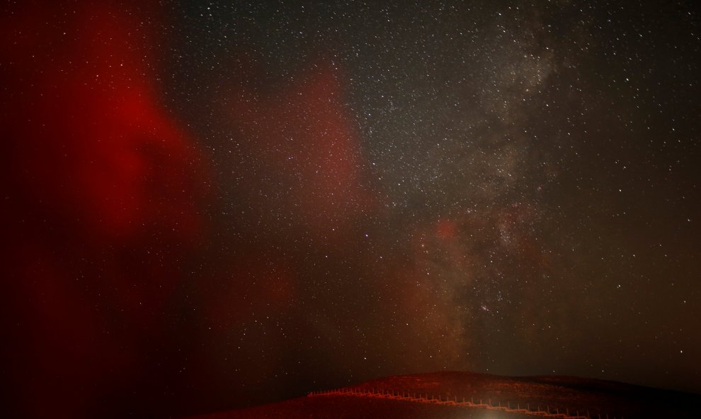 La Vía Láctea, durante la lluvia de Perseidas,  cerca de la ciudad de Mitzpe Ramón, el sur de Israel. REUTERS/Amir Cohen