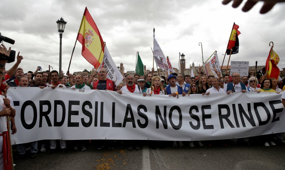 Manifestación reivindicando el retorno del Toro de la Vega.- REUTERS