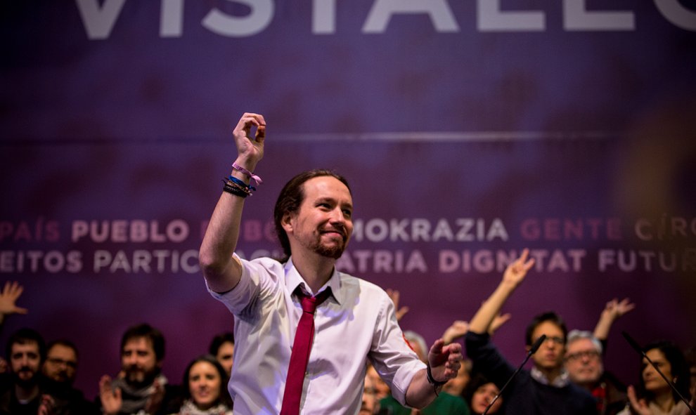 El líder de Podemos, Pablo Iglesias, en el escenario tras la proclamación de los resultados en las votaciones de la Asamblea Ciudadana Estatal de Vistalegre II. JAIRO VARGAS